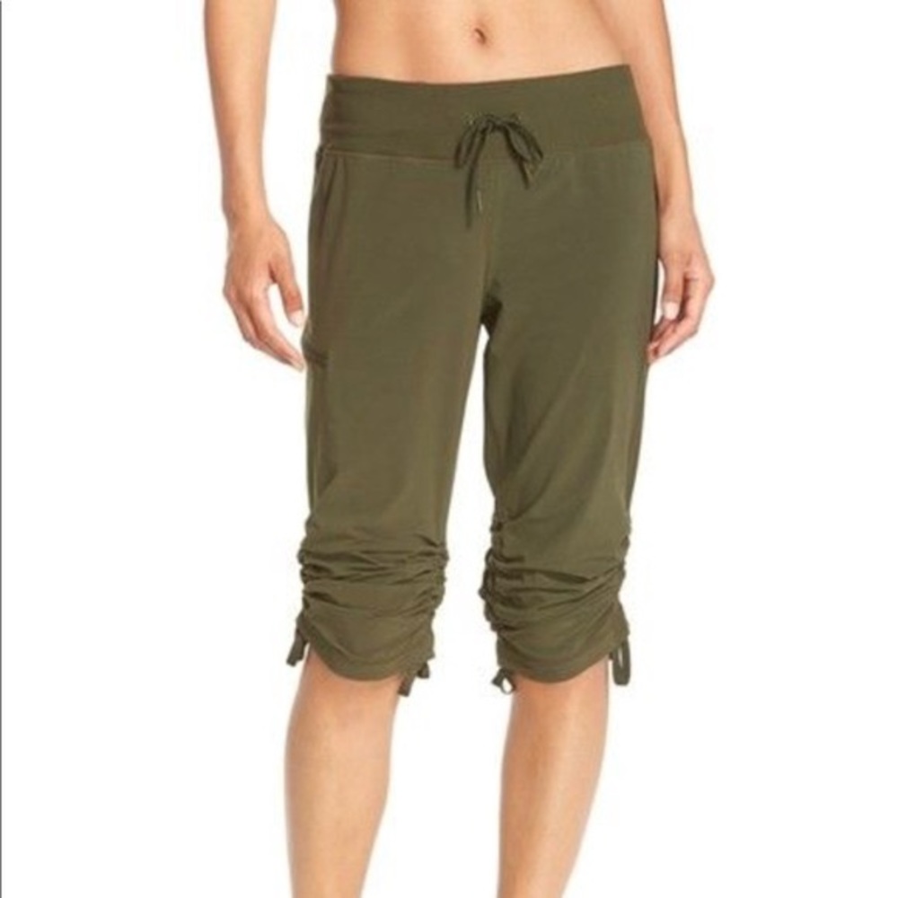 ↠NWOT↞ Zella Cropped Athletic Pants